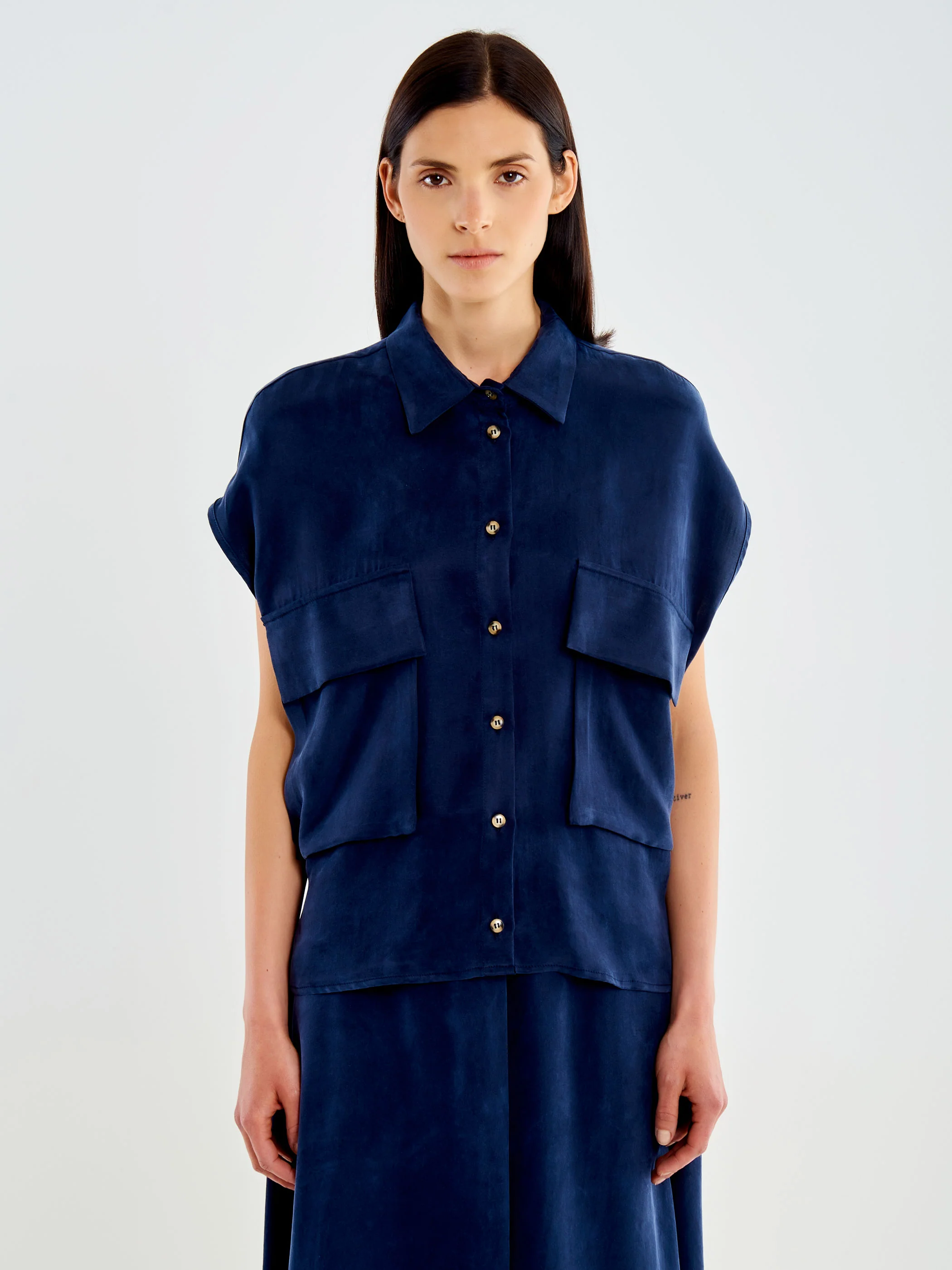 Camicia in Cupro con Tascone e Lacci - Image 2