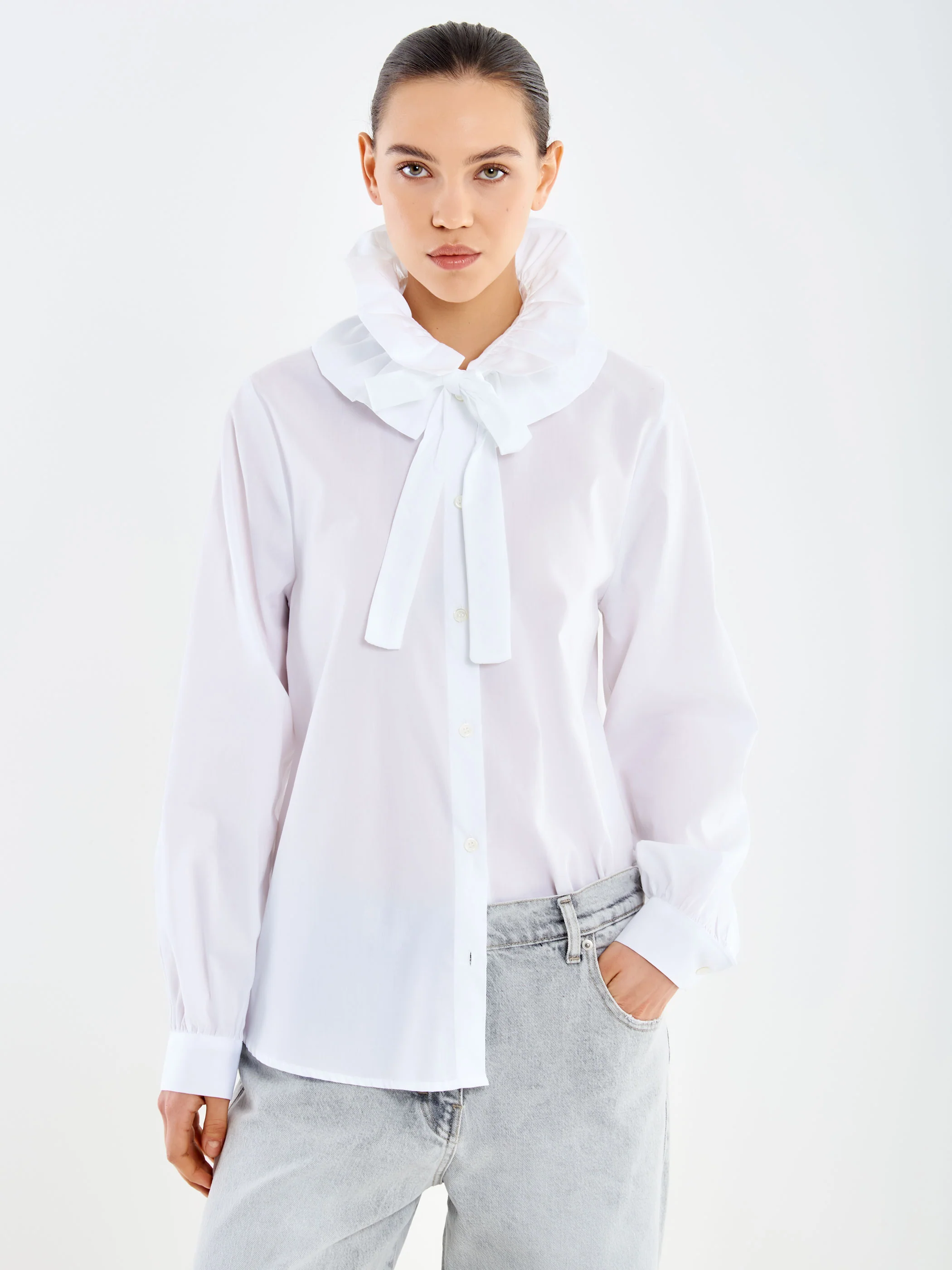 Camicia con Volant e Laccio Sul Collo
