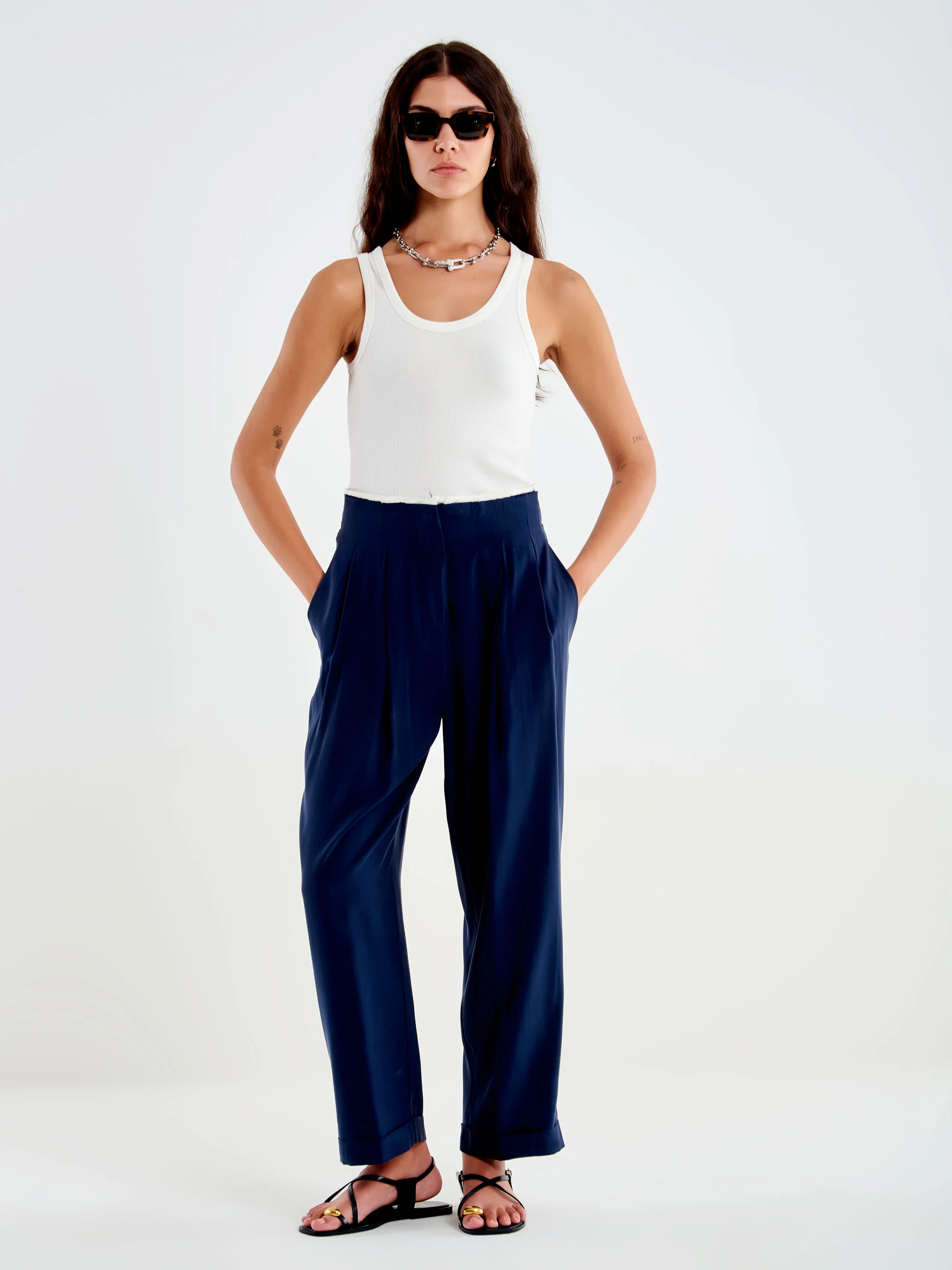 Pantalone con Cinturone Taglio Vivo